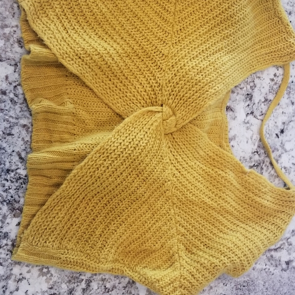 Criss cross back cropped sweater - Picture 3 of 4